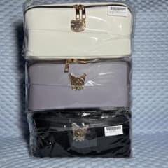 【ハローキティ】【クロミ】ラグジュアリー バニティポーチ　3種セット