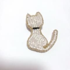 ハンドメイド ビーズ刺繍ブローチ 猫　白猫 - 4