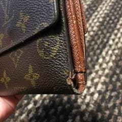 ルイヴィトン二つ折り財布のサムネイル