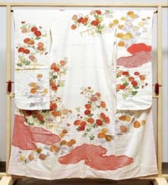 k*i様 花と果実の模様　しぼり細工 白色 袷 正絹 振袖 着物のサムネイル