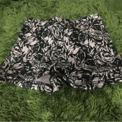 ハイウエスト花柄ショートパンツ☆美品のサムネイル