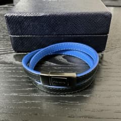 PRADA サフィアーノ　ブルー　レザー ダブル　ブレスレット PRADA サフィアーノ ブルー レザー ダブル ブレスレット - メルカリ