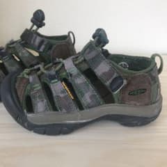 KEEN キーン ニューポート エイチツー カーキ 17cmのサムネイル
