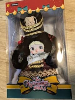 Nommi くるみ割り人形　400% ぬいぐるみ数量限定　オリジナルボックス Nommi くるみ割り人形 400% ぬいぐるみ ビッグサイズ - メルカリ