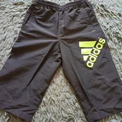 美品　adidas ハーフパンツ　130サイズのサムネイル