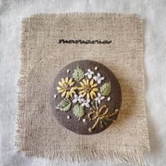 no.155 くるみボタン 刺繍ブローチ ヘアゴム マグネット 北欧 ひまわり