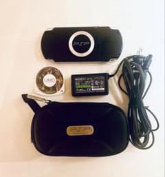 PSP-2000本体とACアダプター、ポーチ、モンスターハンター付きのサムネイル