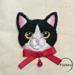 【手刺繍】ハチワレ猫ブローチ｜Pochiroのサムネイル