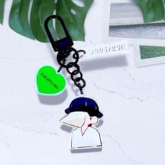 12/19限定価格❣️#52 テテ テヒョン V キーホルダー FRIENDS - メルカリ