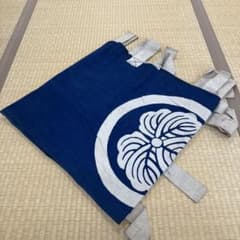 襤褸古布明治時代 のぼり旗手書き、珍品 家紋 襤褸古布藍染 藍染木綿 家紋のぼり旗 古布 - メルカリ
