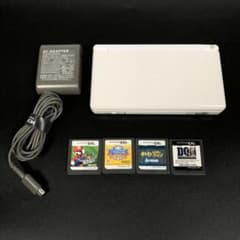 ニンテンドーDS lite 本体　4ソフト、充電器付き ニンテンドー DS Lite クリスタルホワイト 本体 ソフト4本 充電器