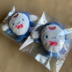 【2個セット】ぬいマスコットホルダー おかぶりアニマル シナモロール サメのサムネイル