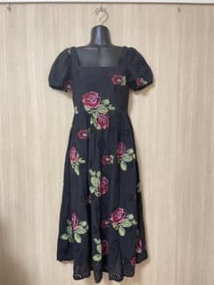 バラ刺繍 半袖ロングワンピース ブラックのサムネイル