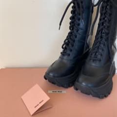 MIUMIU コンバットブーツ　新品　マギー着のサムネイル