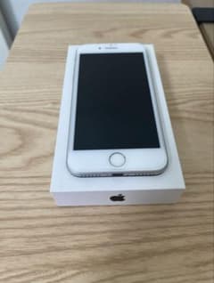iPhone 7 Silver 32 GB SIMフリーのサムネイル