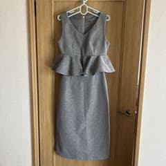 グレー ペプラムスタイル ワンピースのサムネイル