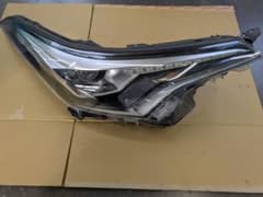 トヨタ CH-R ヘッドライト 本体のサムネイル