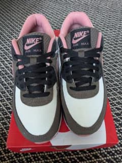 新品未使用Nike Air Max90 ホワイト/ブラウン/ピンク 24cmのサムネイル