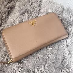 良品　PRADA サフィアーノ　ラウンドジップ　ブロッキング　長財布　ベージュ 良品 PRADA サフィアーノ ラウンドジップ ブロッキング 長財布