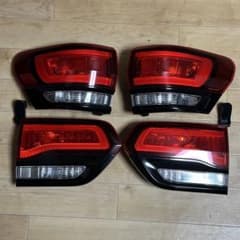 ☆グランドチェロキーsrt8 から取り外し テールランプ 左右セット☆美品☆ ☆グランドチェロキーsrt8 から取り外し テールランプ 左右セット☆美