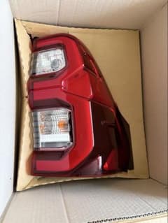 ハイラックス　タイトヨタ純正　テールランプ　右　中古 ハイラックス タイトヨタ純正 テールランプ 右 中古 - メルカリ
