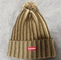Supreme ボンボン付きニット帽 - メルカリ