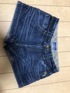 週末限定価格☆バーバリーブルーレーベル☆デニムショートパンツのサムネイル