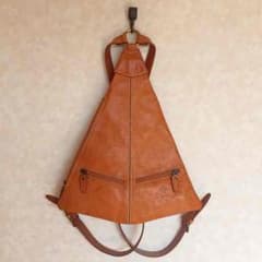 【ぱんだ様専用(*^^*)】ALBERO　ヌメ革の三角リュックのサムネイル