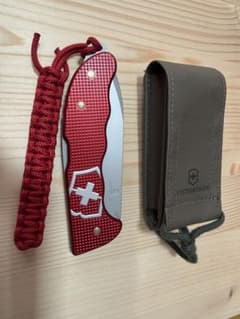 VICTORINOX ハンタープロ ALOX レッドのサムネイル