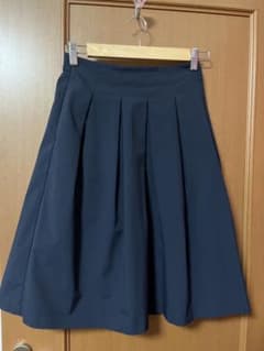 UNIQLO フレアスカート ネイビー 膝丈のサムネイル