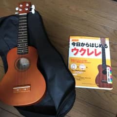 ウクレレ（ケース、本付き）のサムネイル