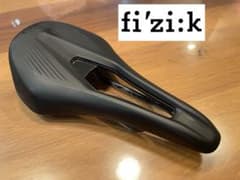 fi’zi:k ARIONE カーボンサドル 140mm fi'zi:k サドル VENTO ARGO R1 カーボン 140mm - メルカリ