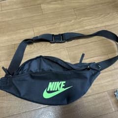NIKE ボディバッグ ウエストポーチ ブラックのサムネイル