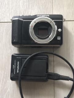 オリンパス OLYMPUS PEN E PL1 本体とバッテリー充電器付きのサムネイル