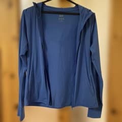 UNIQLO UVカット フルジップパーカー ブルー Mのサムネイル