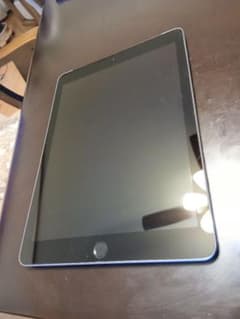 (中古) iPad 第6世代 32GB 本体　バッテリー難有りのサムネイル