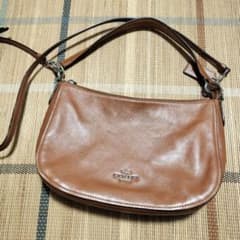 COACH レザー ショルダーバッグ ブラウンのサムネイル