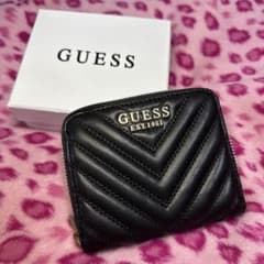 【guess】ゲス　二つ折り財布　ブラックVラインキルト刺繍のサムネイル