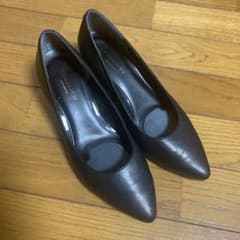 フワラク　パンプス　23.5cm EEEのサムネイル