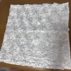 【立体薔薇】訳あり特価/ローズモチーフ クッションカバー ホワイトのサムネイル