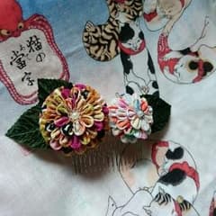 つまみ細工の花コームのサムネイル