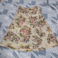 エムズグレイシーの花柄スカートのサムネイル