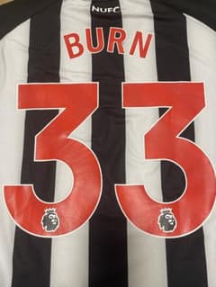 Newcastle United BURN 33番シャツのサムネイル