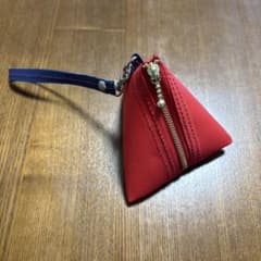 三角型 コインケース レッド ストラップ付きのサムネイル
