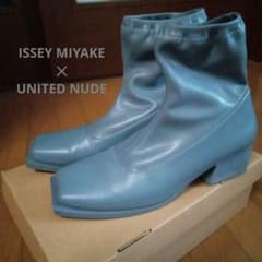 土日価格　ISSEY MIYAKE ✕ UNITED NUDEスクエアトゥブーツ ISSEY MIYAKE ✕ UNITED NUDE コラボ スクエアトゥブーツ - メルカリ