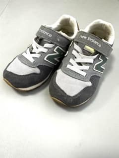 New Balance キッズ スニーカー グレー18㎝【着画あり】のサムネイル