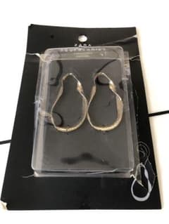 新品＊ZARA 大ぶりピアスのサムネイル