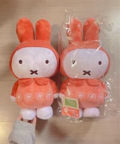 ミッフィー 一番くじ 特大サイズぬいぐるみ お花柄のお洋服 レッド 2個セットのサムネイル