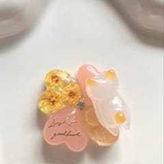 再販△】レジン ヘアゴム ブローチ 花モチーフと猫ちゃん オレンジ◡̈