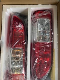 ハイエース200系8型 純正テールランプ 令和8年2月登録車 新車外し